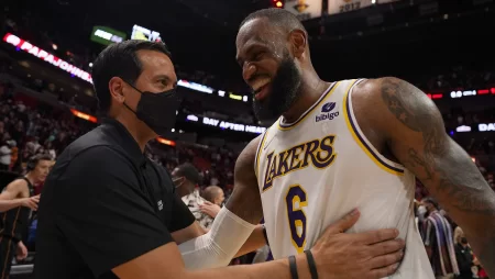 LeBron James Lakers-in Mayamidəki matçından əvvəl Heat mədəniyyəti haqqında danışır